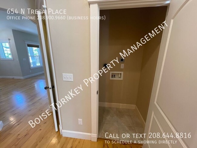 Building Photo - 654 N Tresa Pl