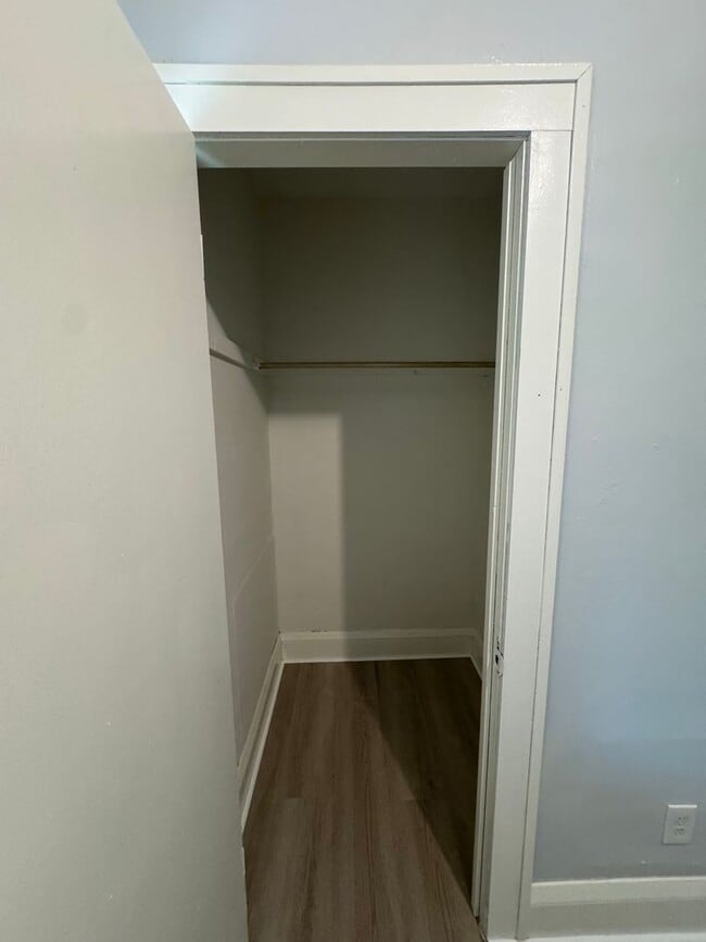 Building Photo - 1429-1431 Knox Ave N