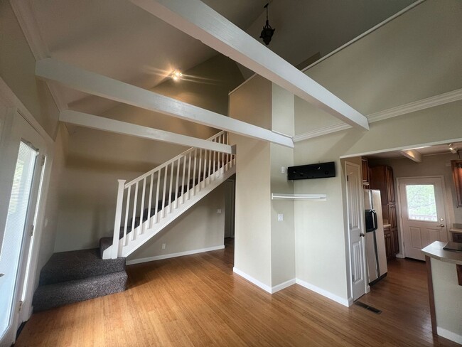 Building Photo - Cozy three bedroom two bath in Lake Wildwood