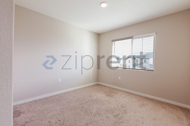 Building Photo - 2766 Bedell St