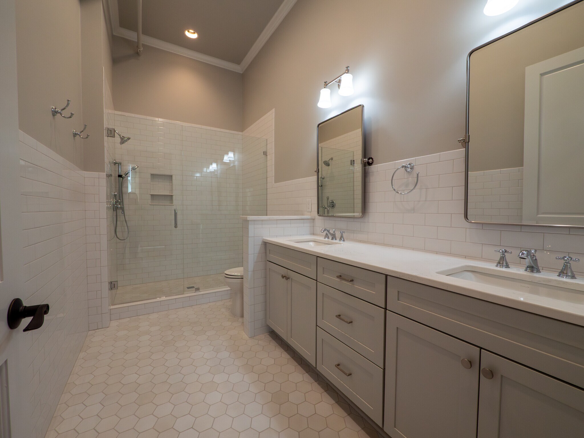 Building Photo - 121 N Main St