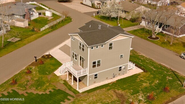 Building Photo - 58 Cove Rd
