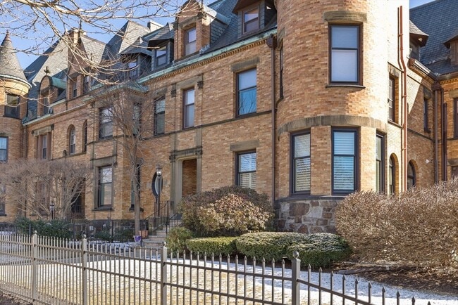 Building Photo - 1763 Beacon St