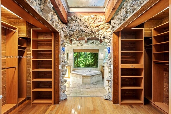 Building Photo - 7975 Sunset Dr