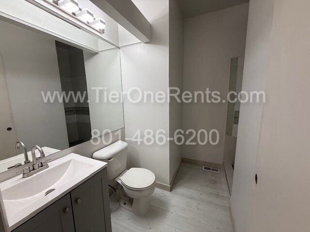 Building Photo - NO DEPOSIT option available for qualified ...