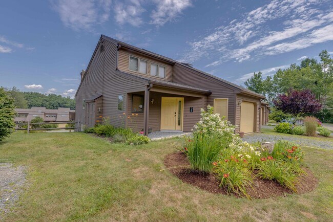 Building Photo - 21 Woodbury Dr