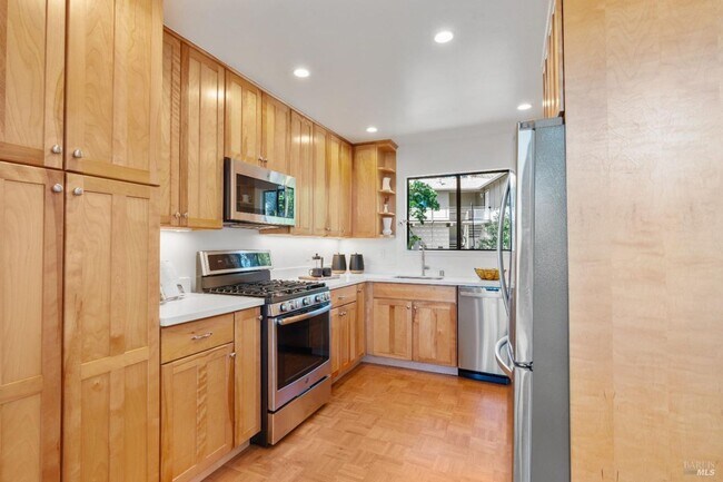 Building Photo - Lovely 2bd/1.5ba Townhome in Heart of San Anselmo
