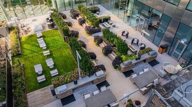 Building Photo - 1000 S Michigan Ave