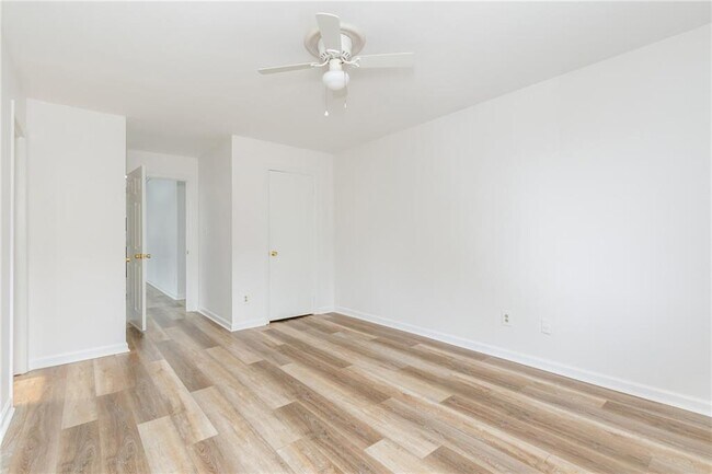 Building Photo - 346 Carpenter Dr NE