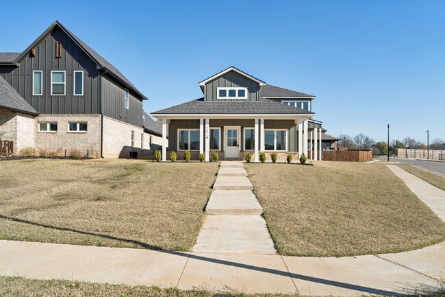 Building Photo - Fully Furnished 4 Bedroom + Bonus Room