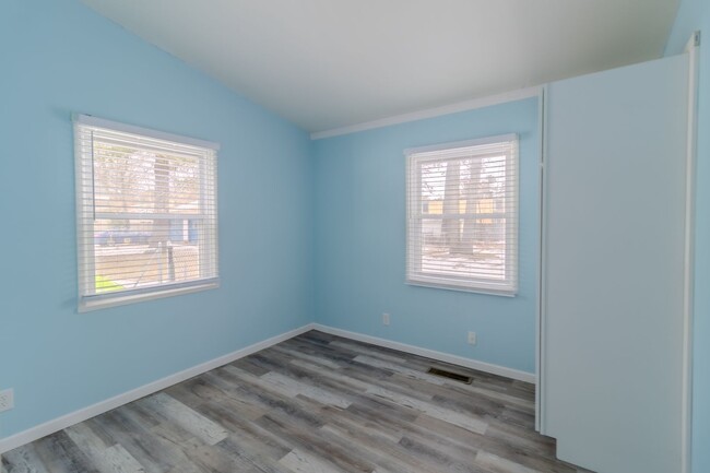 Building Photo - Cute & Cozy 2-Bedroom Home Near Downtown T...