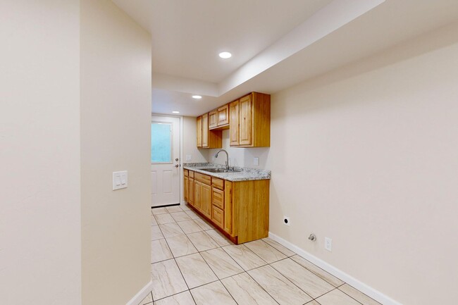 Building Photo - **APPROVED APPLICANTS**  Eastside Ground L...
