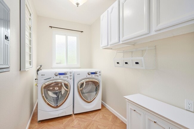 Building Photo - For Rent: Spacious Belmont Home with Upgra...