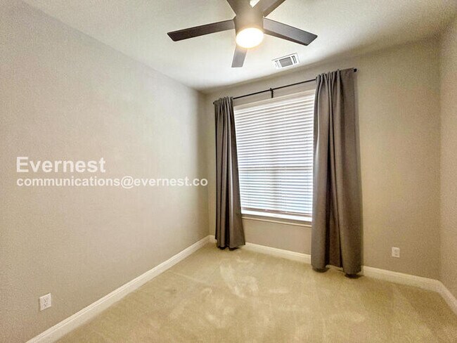 Building Photo - PROMO: Get $1,000 OFF the first month’s rent when the lease starts this month of March! / 5 Bed/4...