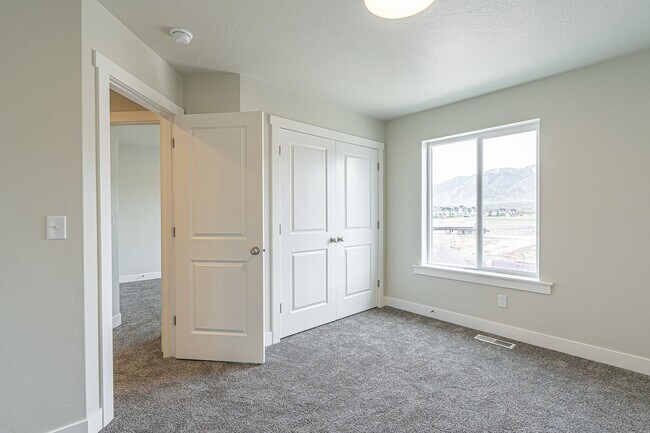 Building Photo - 2205 S 1120 W