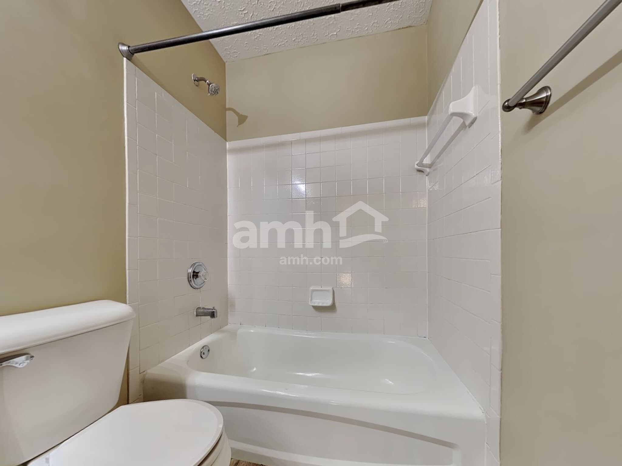 Building Photo - 6870 Laburnum Dr