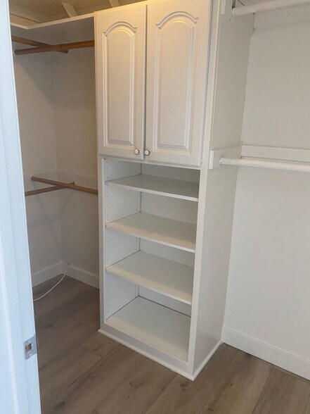 Building Photo - 2323 Eastbluff Dr
