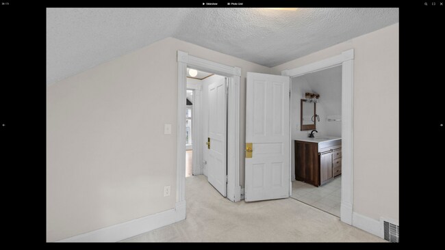 Building Photo - Beautiful 2-Bed 2-Bath Unit in St. Paul - Available Now!