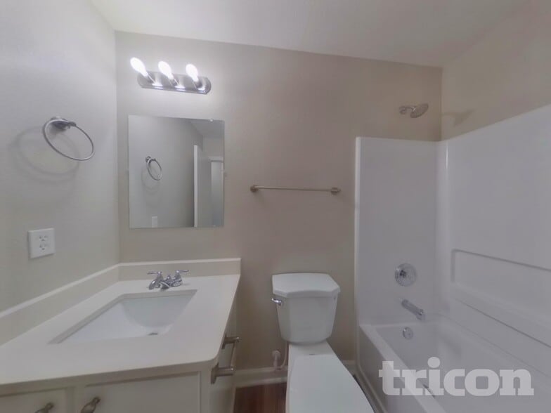 Building Photo - 809 Littleton Dr