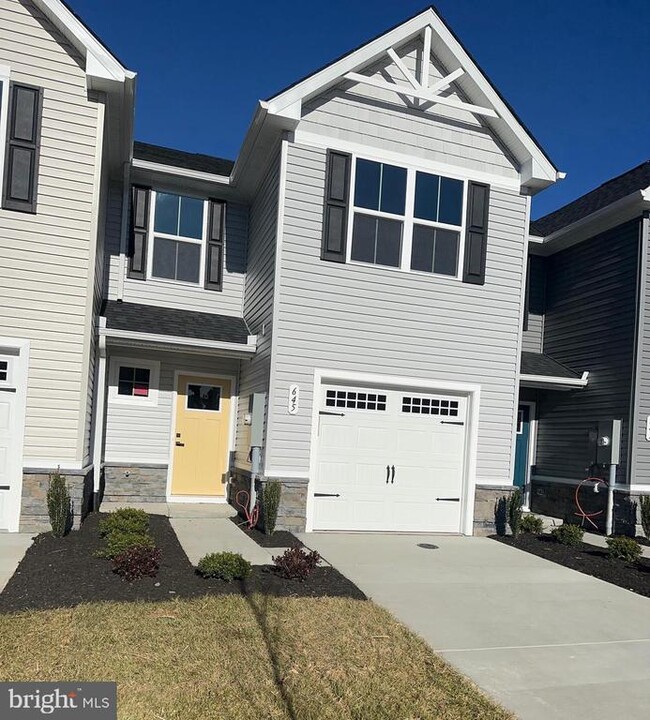 Building Photo - 645 Laurelwood Cir