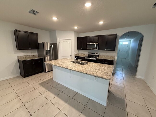 Building Photo - 4/2 Groveland Home