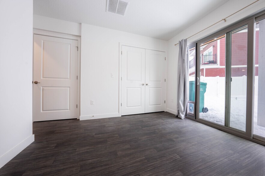 Building Photo - 4279 W Bromwell Ct