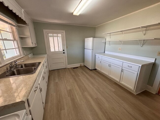 Building Photo - 2 Bedrooms- 1 Bathroom- House in Rome!