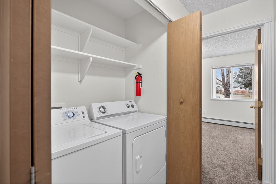 washer dryer included - 4502 E 12th St