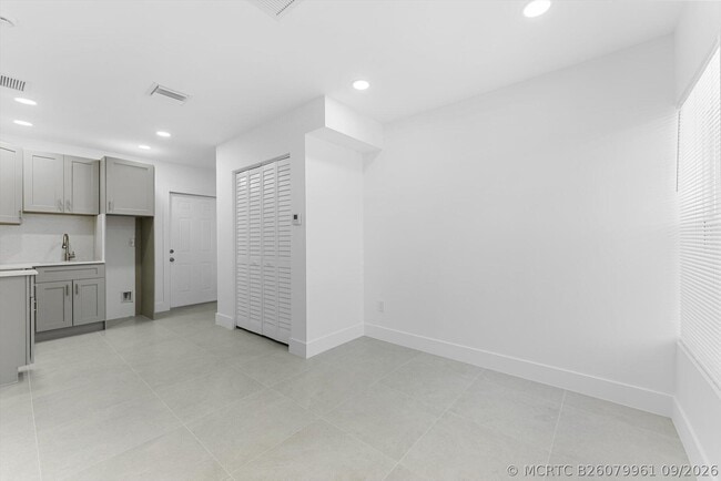 Building Photo - 829 Bayberry Dr
