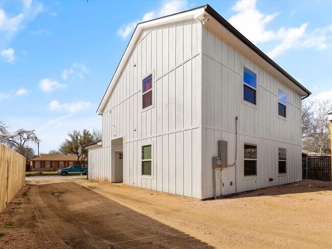 Building Photo - 3517 Mission St