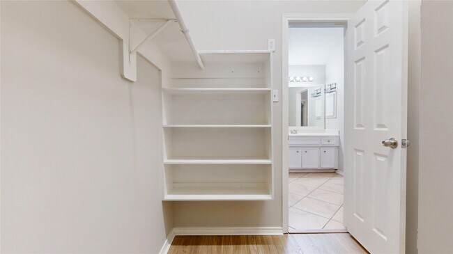 Building Photo - 16611 Cheshire Grove Ln