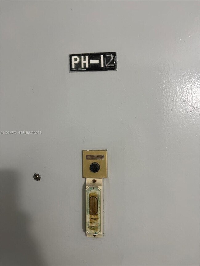 Building Photo - 1825 S Ocean Dr