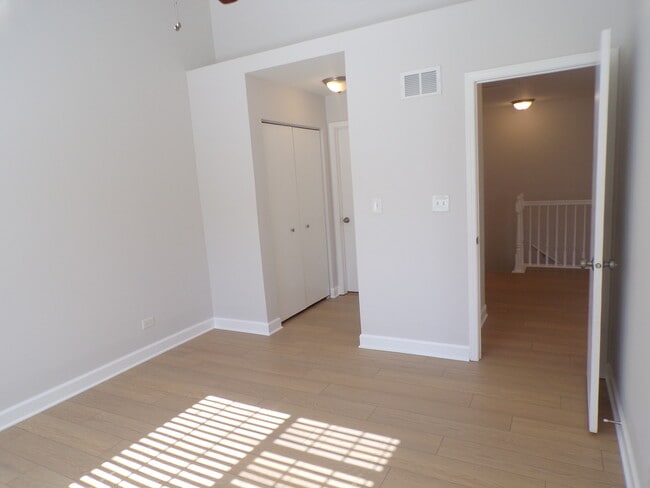Building Photo - 615 Windsor Dr