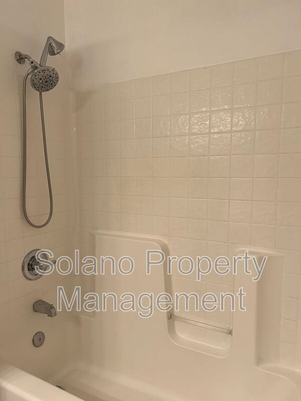 Building Photo - 542 Fiesta Ct