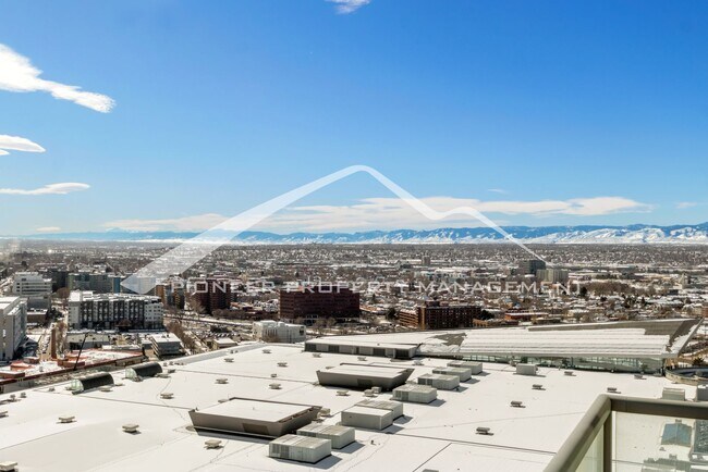 Building Photo - Luxury Condo with Stunning Views and Central AC