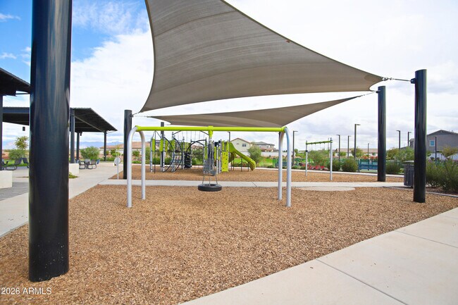 Building Photo - 815 W Finch Dr