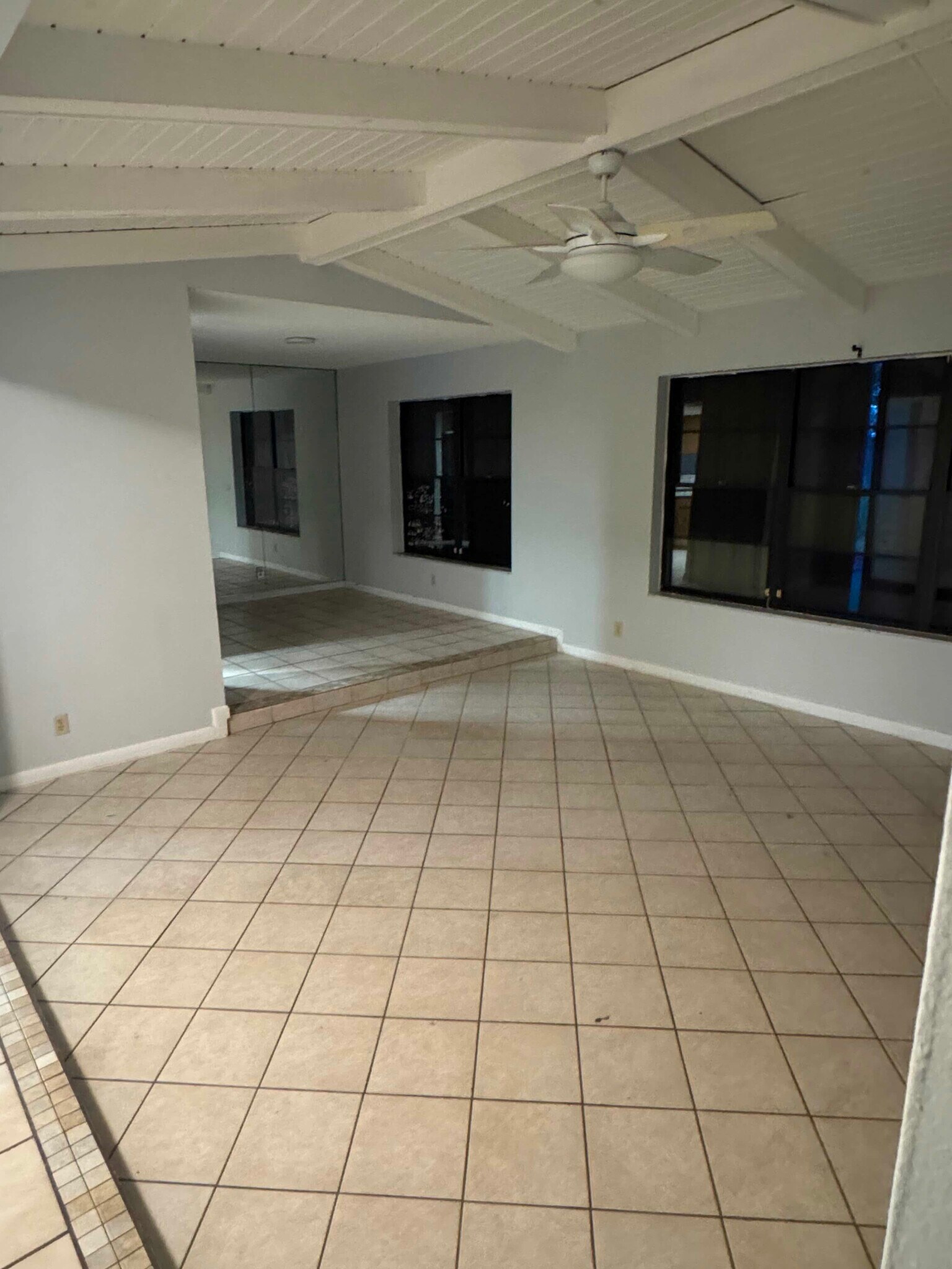 Building Photo - 844 Ryanwood Dr
