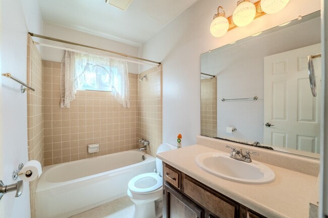 Building Photo - North Yuba City 3 bd 2 bath Home