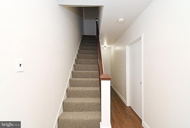 Building Photo - 1554 N Lawrence St