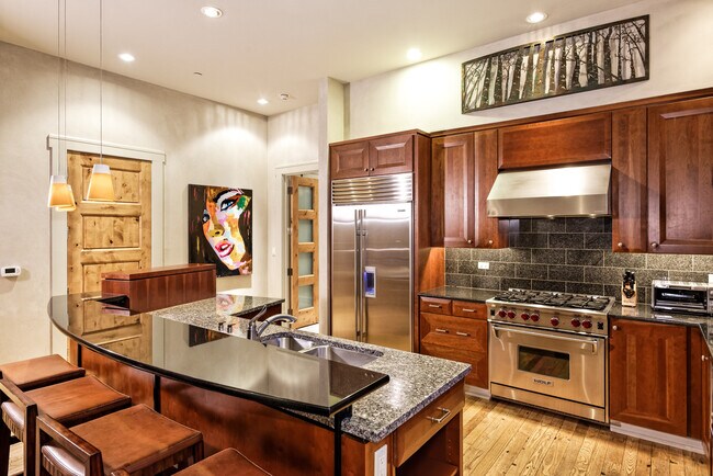 Building Photo - 501 Rio Grande Pl