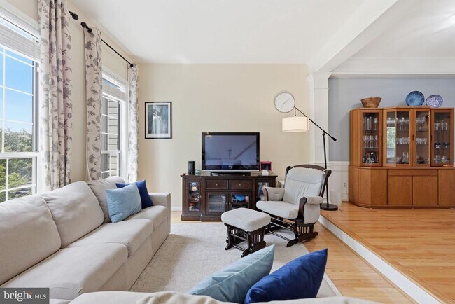 Building Photo - 20746 Shoreline Terrace