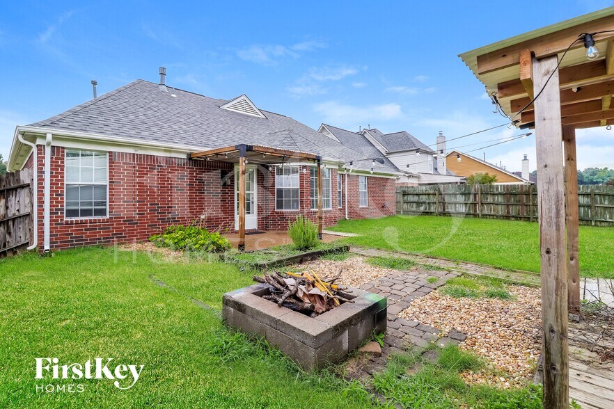 Building Photo - 1097 Red Fern Cir W