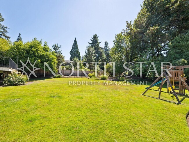 Building Photo - 860 S Skyland Dr