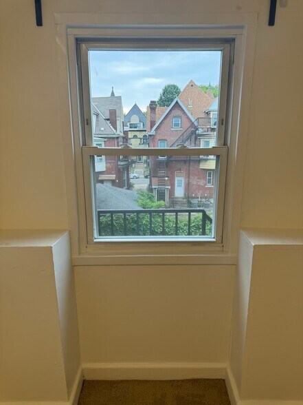 Building Photo - 370 S Negley Ave