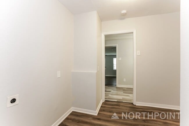 Building Photo - 3 BR/1BA | Newly Renovated Single Family Home |  1-Car Covered Parking | Backyard!