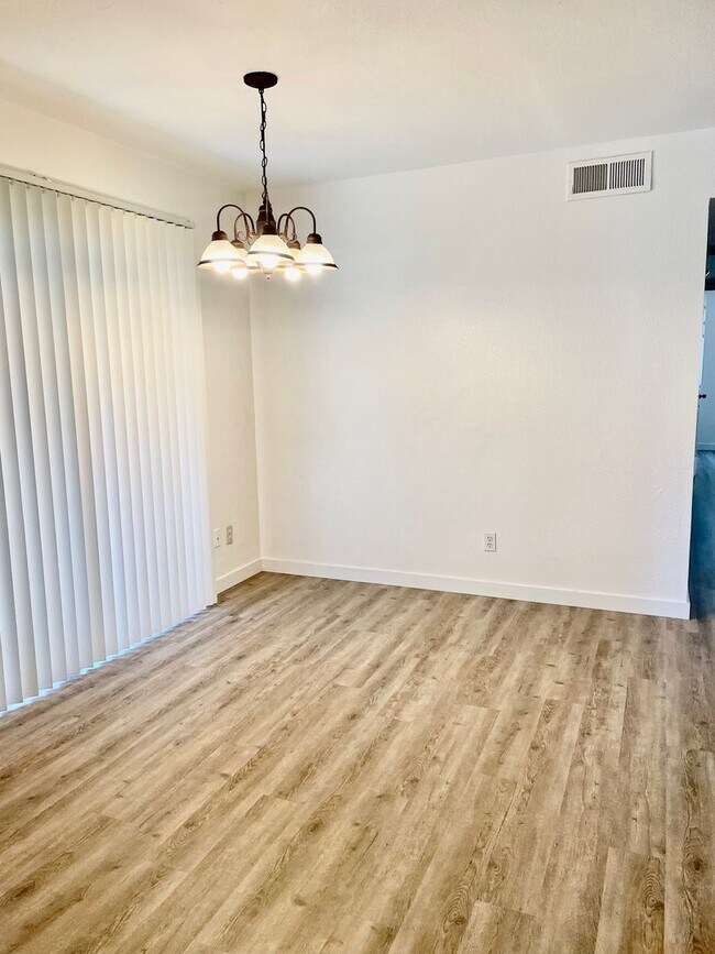 Building Photo - MONTOYA8907-8909