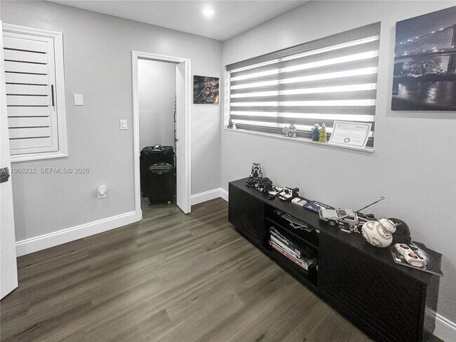 Building Photo - 110 SW 108th Ave