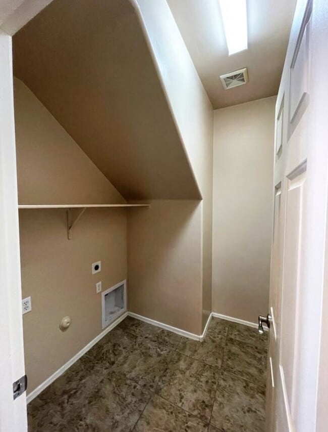 Building Photo - "Charming 4-Bed Home with 2.5 Baths in Tuc...