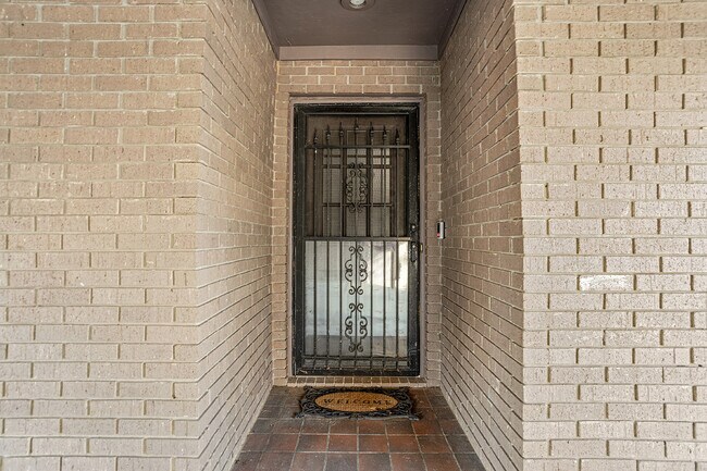 Building Photo - 274 Elkins Rd