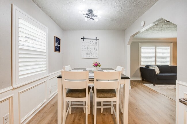 Building Photo - 1207 Archer St